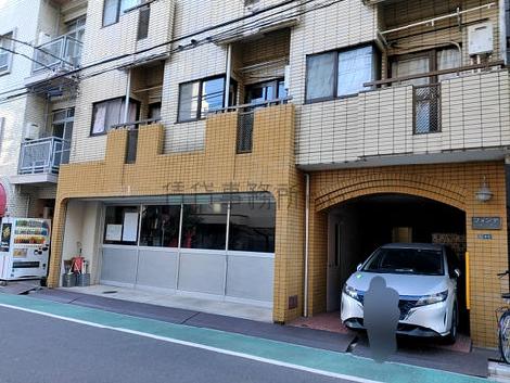 ワタヤビルの室内