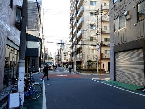 ワタヤビルの室内