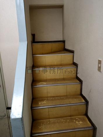 ワタヤビルの室内