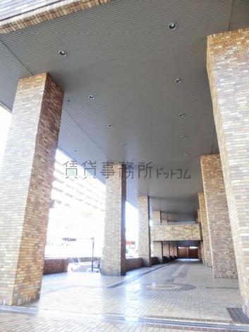 吹き抜け空間が続きます