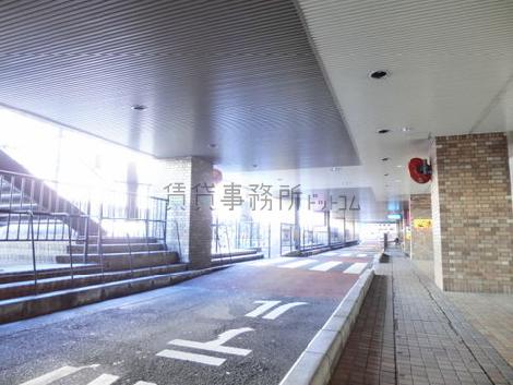 建物内の車道