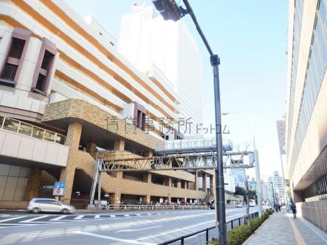 サンシャイン60に隣接する建物