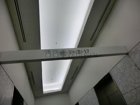 エレベーターの案内板