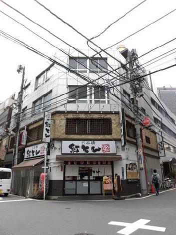 規格ビルの外観写真