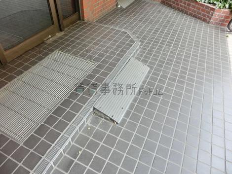 一部、段差が緩和されています