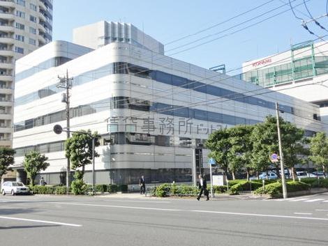 奥行きのある建物