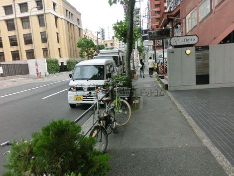 物件前の歩道です