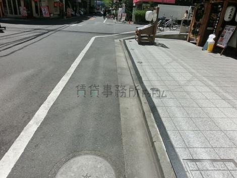 前面道路です