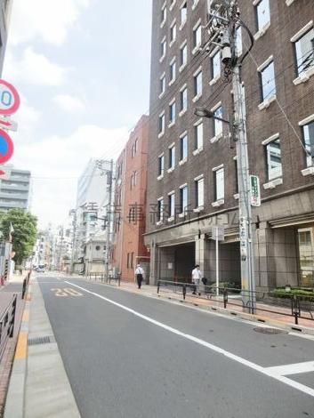 隣接する脇道