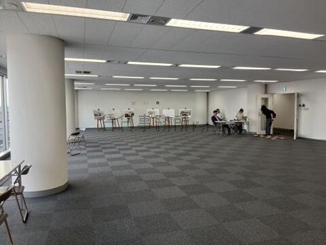 新横浜スクエアビルの室内