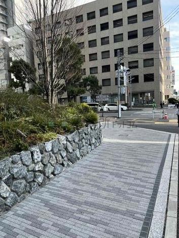 周辺はオフィスビルも多い環境