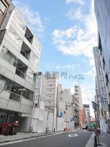 先に進むと昭和通りへ出ます