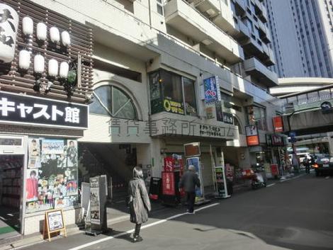 人通りも結構あります