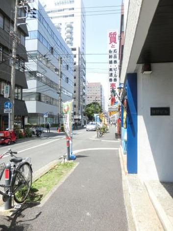 玄関前の歩道