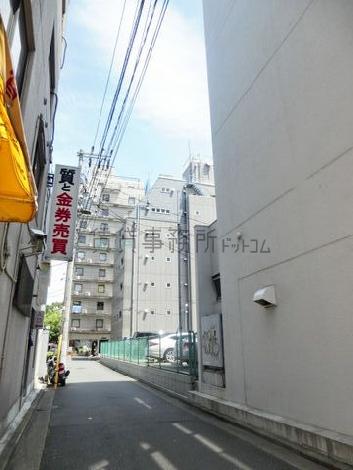 隣接する脇道