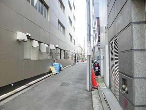 隣接する脇道