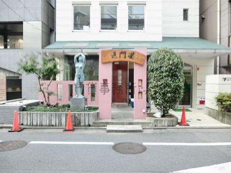 通り向かいから撮影