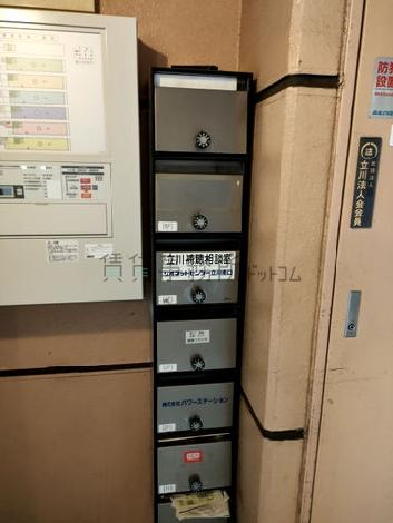 シャトルブラウンAの室内