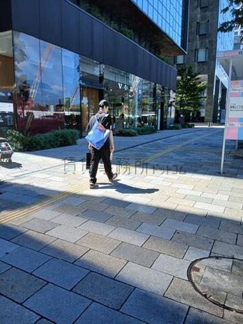 建物前の通り
