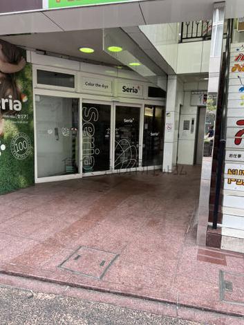 出入口付近