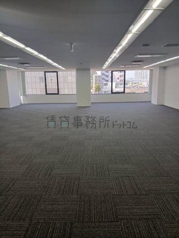鈴中ビル大森の室内