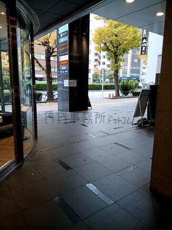 出入口付近