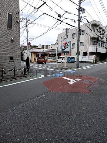セブンイレブンすぐ近く