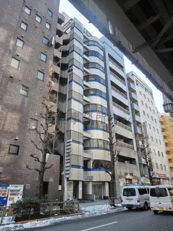 特徴的な外観で目立ちます