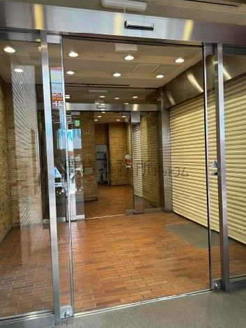 出入口付近