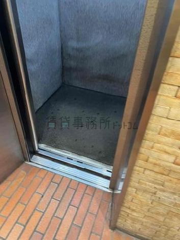 エレベーター中