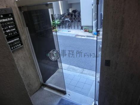 ホールは小さいです