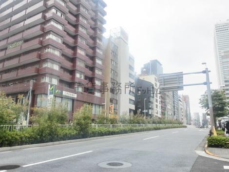 西新宿駅方面