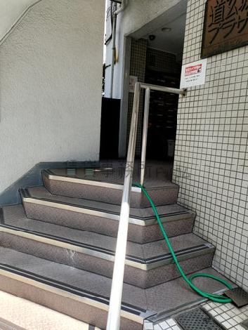 EV前に階段あり