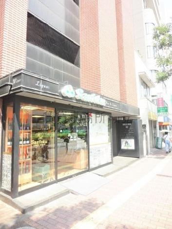１階部分には店舗が入居中です