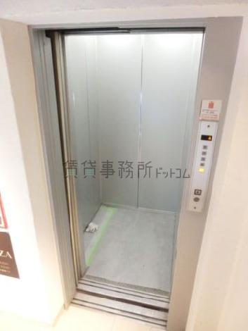 6人乗りエレベーターです