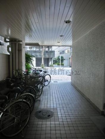 玄関に駐輪スペースがあります