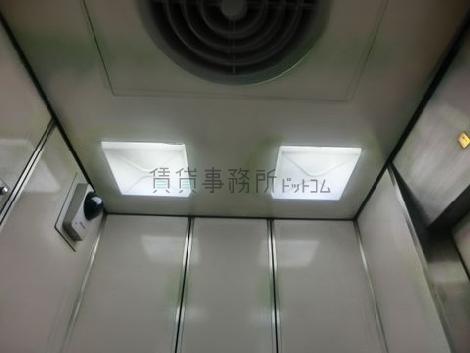 エレベーター内の照明です