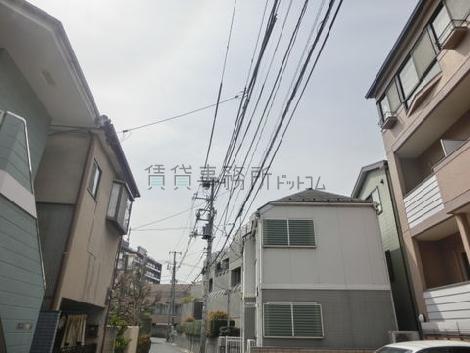周囲は閑静な住宅街です