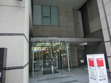 奥まっており、２階まで天井が吹きぬけです