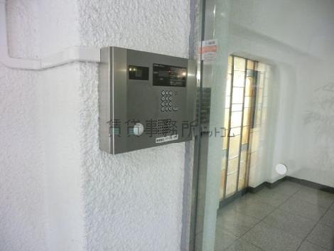 エントランスからオートロック仕様