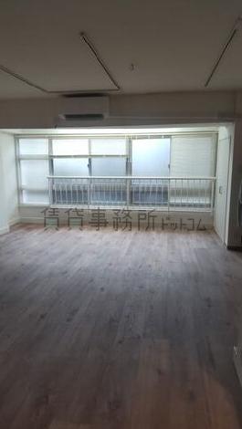 岩本町ビルの室内