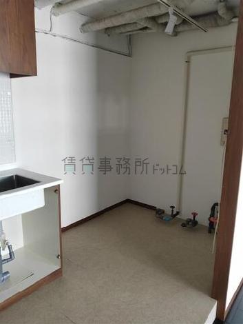 青山台ビルの室内