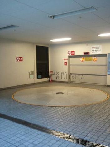 駐車設備も建物に付いています