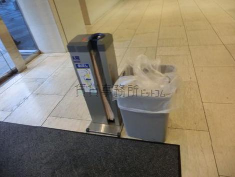 雨の日は傘袋が玄関前に用意されております