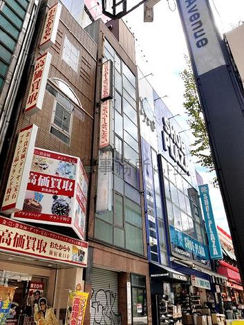 青山タイヨービルの室内