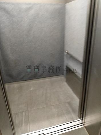 石井ビルの室内