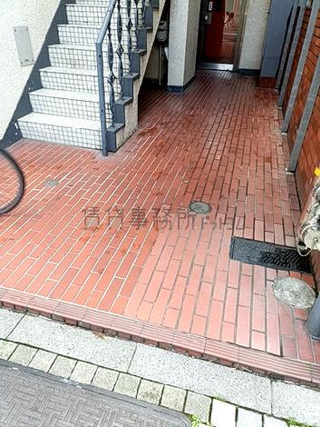 正面玄関前　段差
