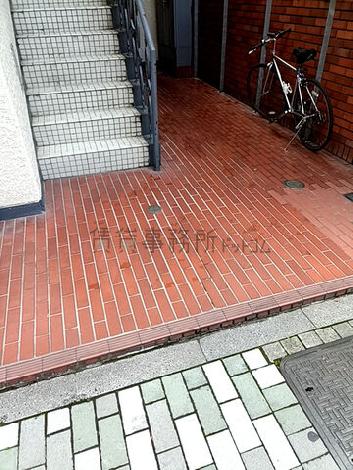 正面玄関前　段差