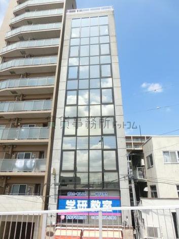 スリムなシルエットの建物