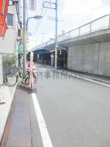 玄関前の歩道